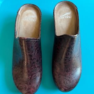 Dansko clogs size 38
